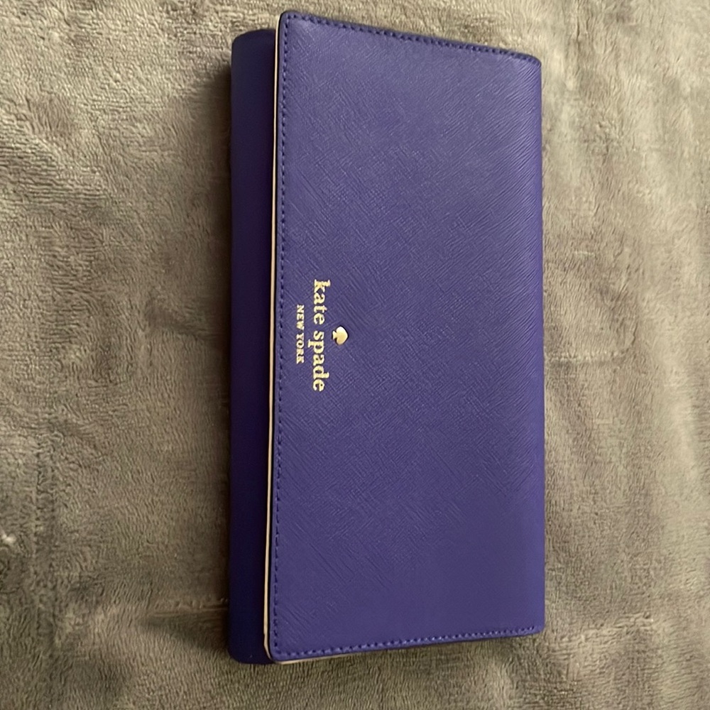 NWOT brand new Kate spade extra large wallet. Has never been used.